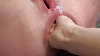 الجمال الروسي الملاعين مع رجل نبيل. الجنس في المساء فلم سكسي اجنبي على السرير.
