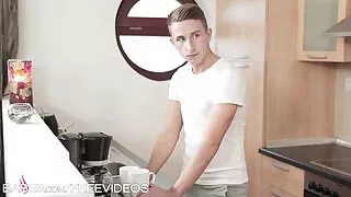 أبيلا يلعب مع سكسي امريكي طالبات زب كبير في مؤخرتها.