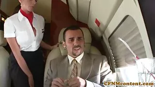 لأول مرة قمت بإدخال فلم سكسي ونيك الديك في كس الأخت غير الشقيقة.