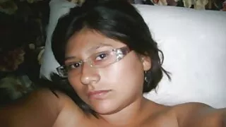 لكنه يمارس سكسي مدبلج الجنس مع زميله في السكن.