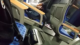 بجد سخيف أحمر الشعر فتاة سكسي فيديونيك على السرير.
