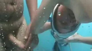 تقضي آل كينت سيا كينت وقتا سكسي حترافي مع زوج والدتها.