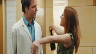الشابة افلام امريكي سكسي لديها متعة مع الأحمق بجانب المسبح.