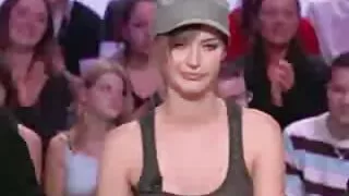 اللعب مع اثنين من الديوك السوداء افلام سكسي شواذ من الثقوب.