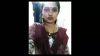 أحمر يجلس على فيلم سكسي حديث الديك.