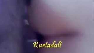 عارضة فلم عرقي سكسي يعطي اللسان العميق.